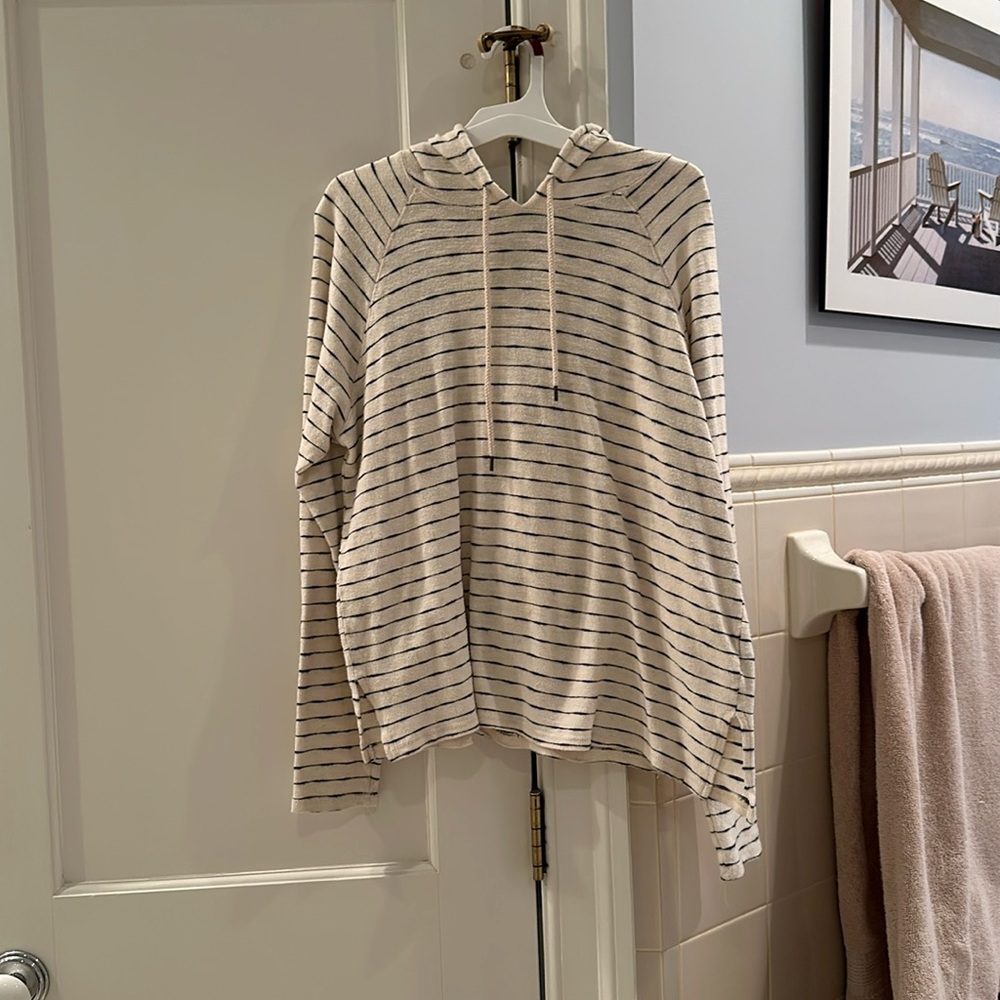Aerie black and cream hoodie